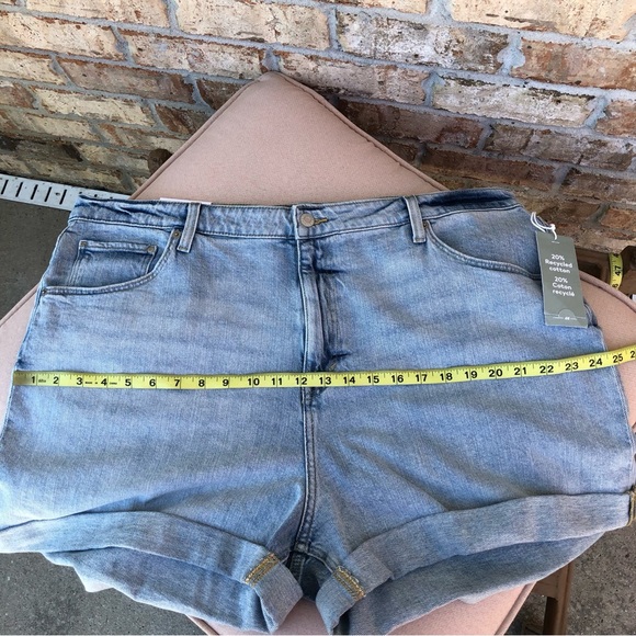 H&M Cotton Blend Mom Ultra High Denim Light Blue Cuffed Shorts 20 - Picture 11 of 14